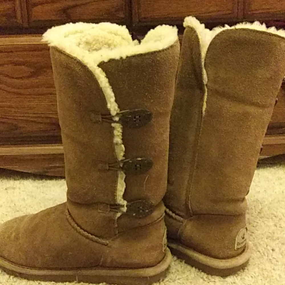 Womens 8 Bearpaw UGG boots